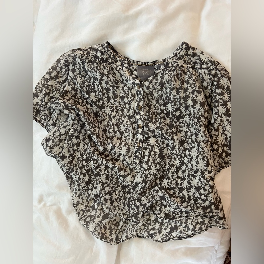 Anthropologie top! Greyish brown and white floral design
